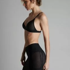 Maison Close Bande à Part Delicate Triangle Bra -Stockings Shop Mayfair Stockings Trianglebra BandeaPart 560090 bande a part 001352 640x960 crop center 2x 30