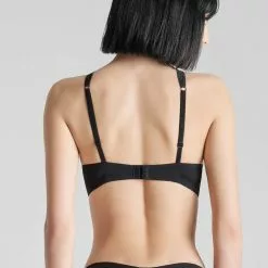 Maison Close Pure Tentation Wire Bra -Stockings Shop Mayfair Stockings608064 pure tentation noir 0481 2560x3840 crop center 214 d56fd53e 5bb2 4b3b b692 c7c221cef760