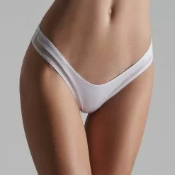 Maison Close Pure Tentation White High Thong -Stockings Shop Mayfair Stockings608513 pure tentation blanc 0121 2560x3840 crop center 166