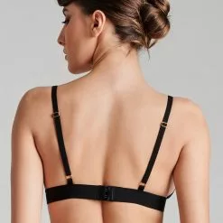 Maison Close Madame Reve Triangle Bra -Stockings Shop Mayfair Stockings608820 2560x3840 madame reve 0362 2560x3840 crop center 37