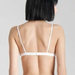 Maison Close Pure Tentation White Triangle Bra -Stockings Shop Mayfair Stockings609816 pure tentation blanc 0218 2560x3840 crop center 144